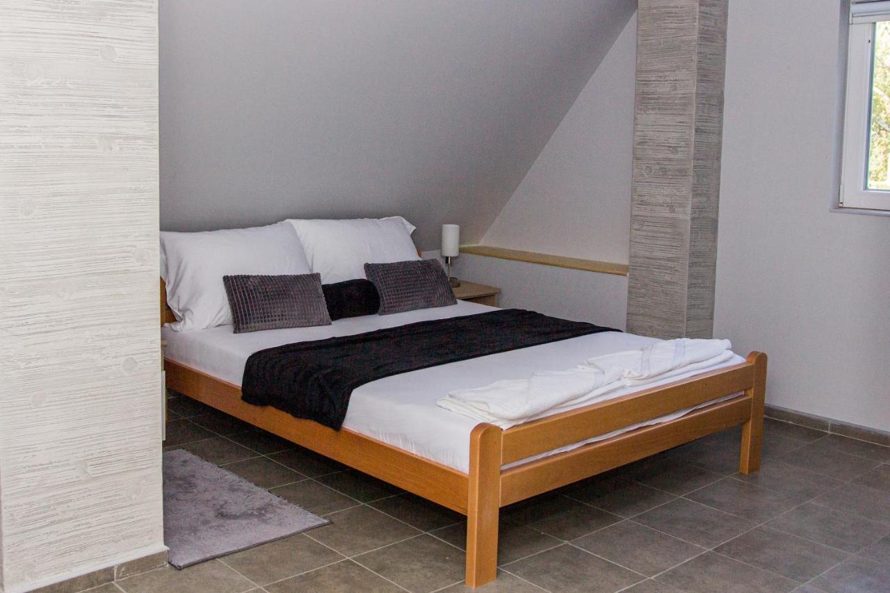 Feher Akac Guest House Palić Exteriér fotografie