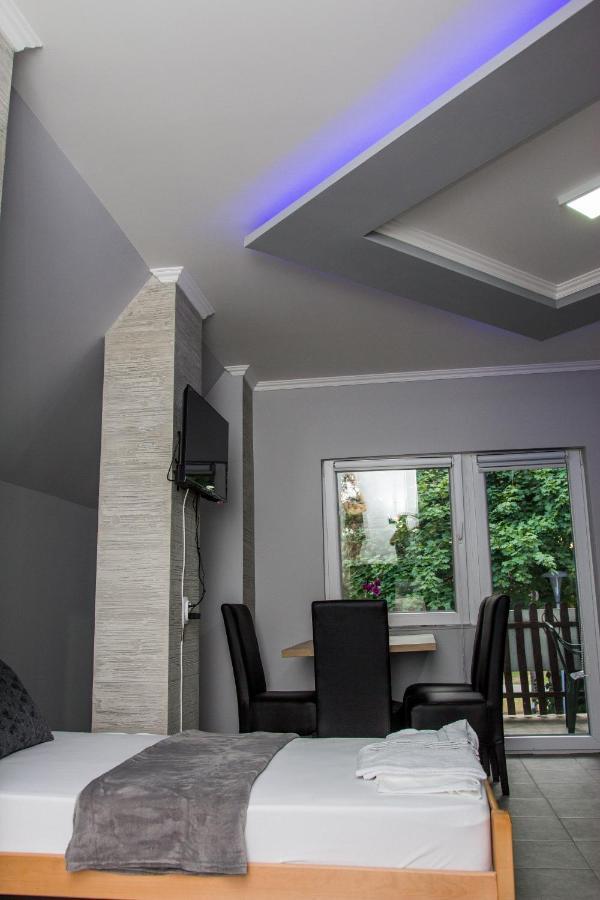 Feher Akac Guest House Palić Exteriér fotografie