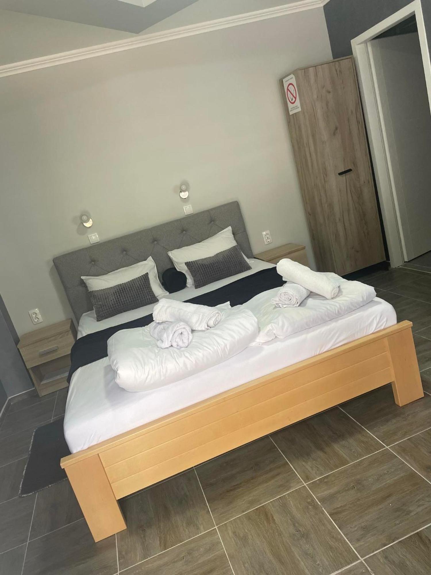 Feher Akac Guest House Palić Exteriér fotografie